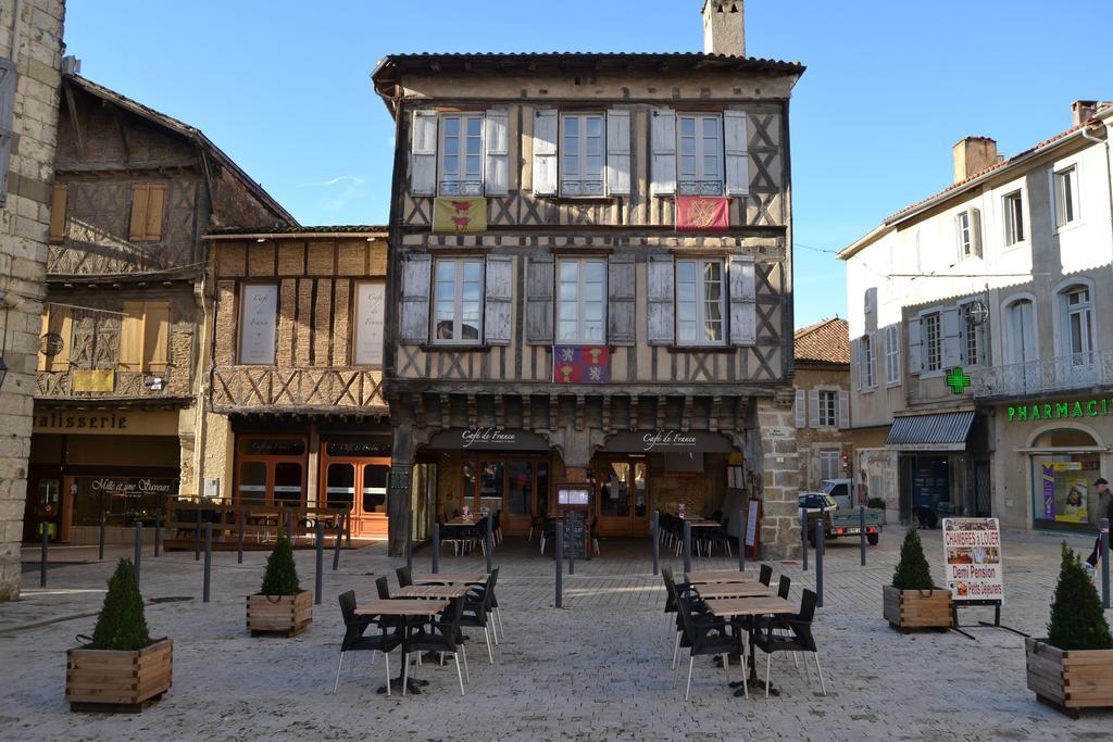 Café de France Bed and Breakfast Eauze Esterno foto